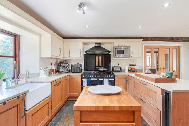 4 bed Detached for sale Image 10