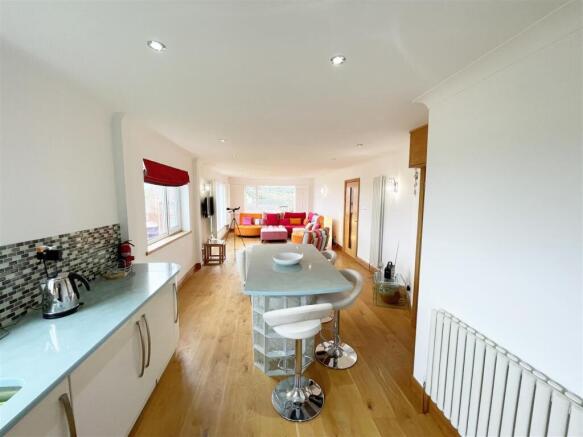 2 bed Apartment for sale Image 5