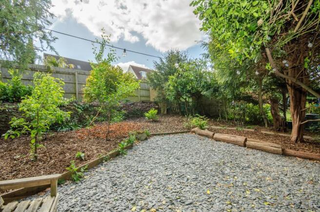 Rear garden pic 2.jpg