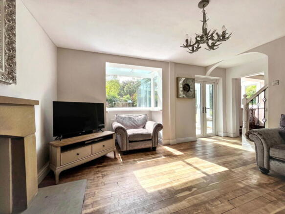 5 bed Detached for sale Image 6