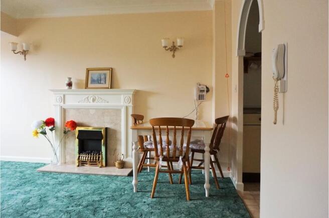 Lounge/Dining Room