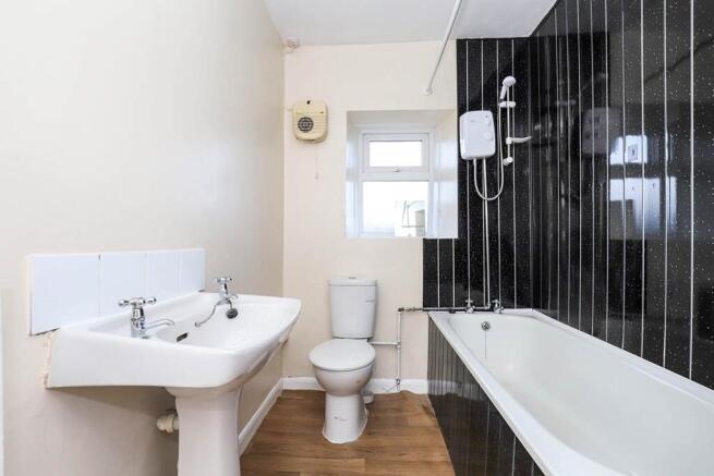 2 bed Terraced to rent Image 5