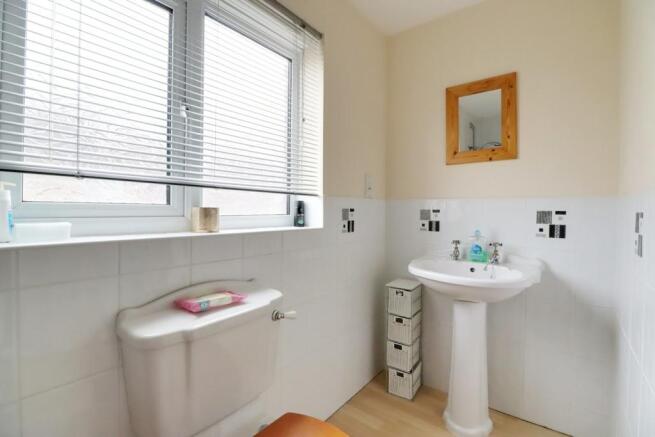 BATHROOM..jpg