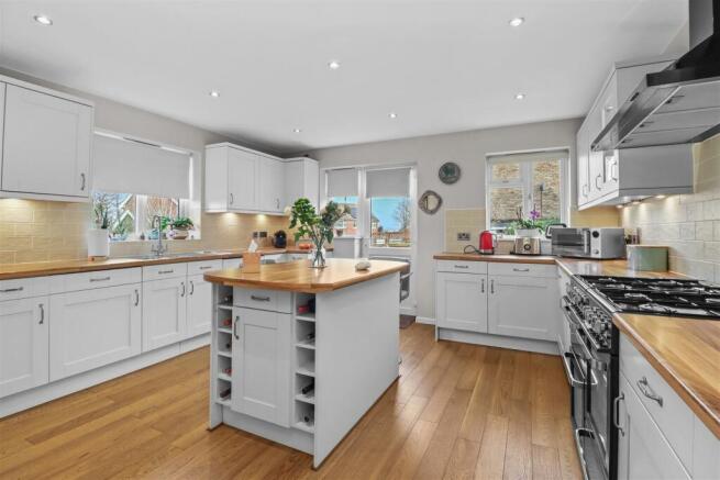 Kitchen breakfast room