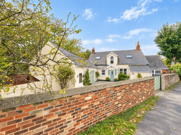 4 bed cottage to rent New Road, Crook DL15 8NB