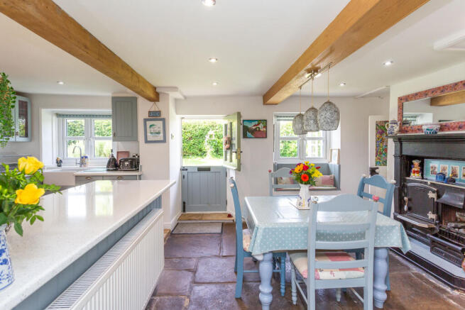 kitchen/dining roomb