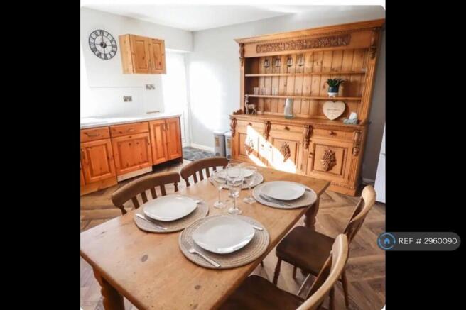 2 bed Terraced to rent Image 5