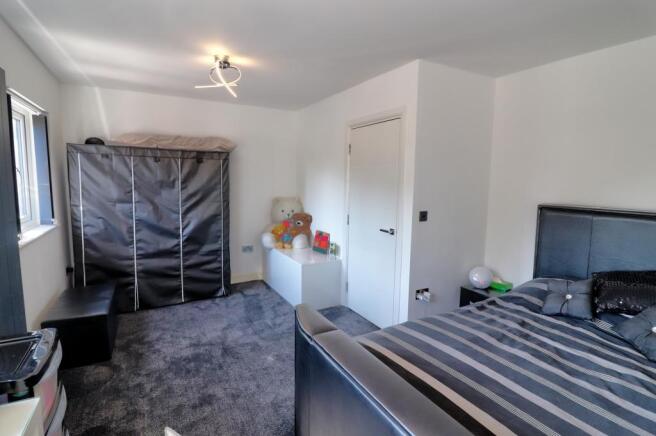 Master bedroom2