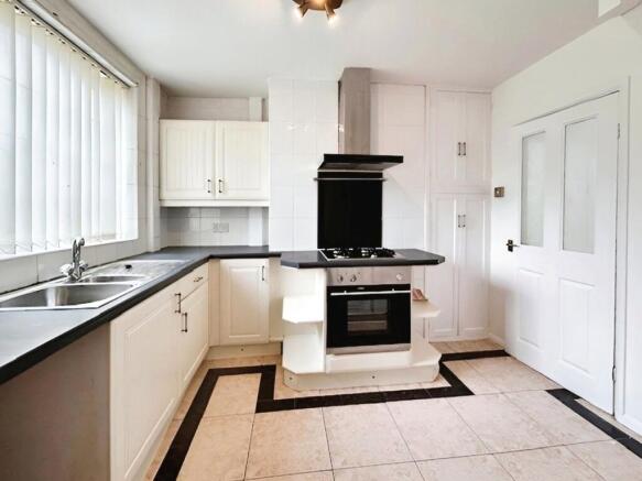 3 bed Semi-Detached to rent Image 9