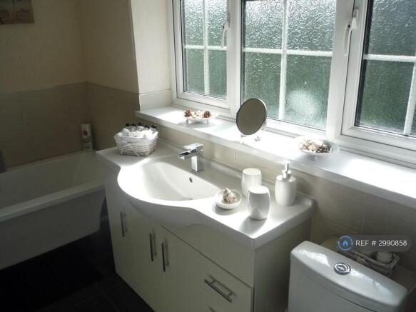 4 bed Detached to rent Image 6