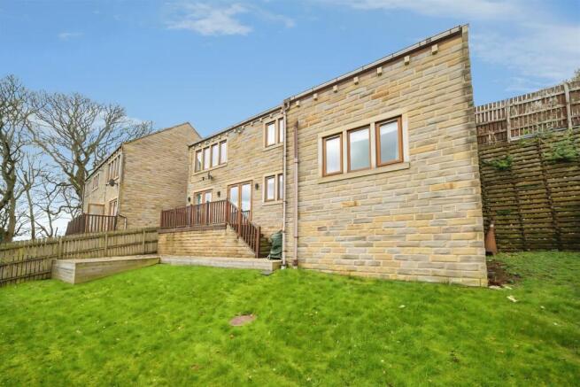5 bed Detached for sale Image 4