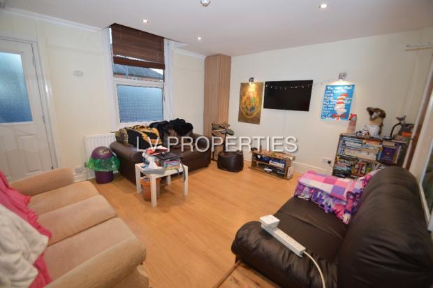5 bed Terraced to rent Image 7