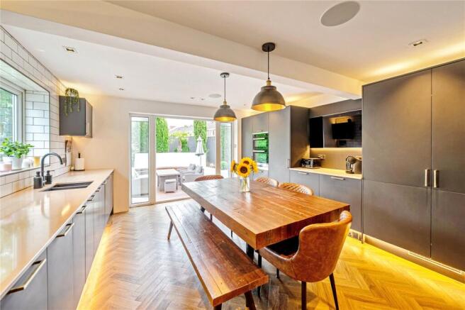 4 bed Semi-Detached for sale Image 12