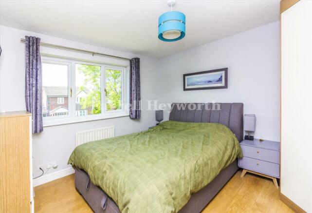 Bedroom 1 image 2