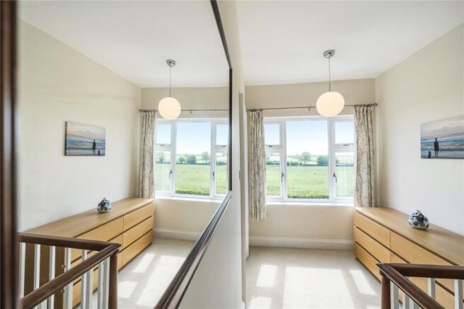 4 bed Detached for sale Image 9