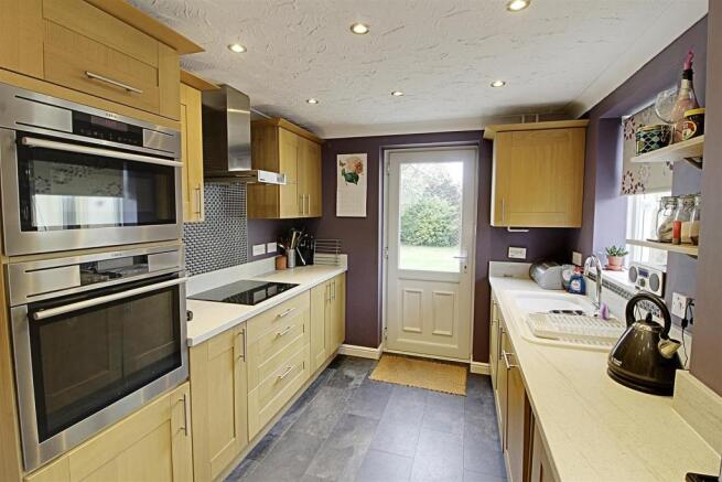 kitchen 1.jpg
