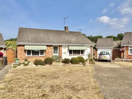 Holly Close, Upton