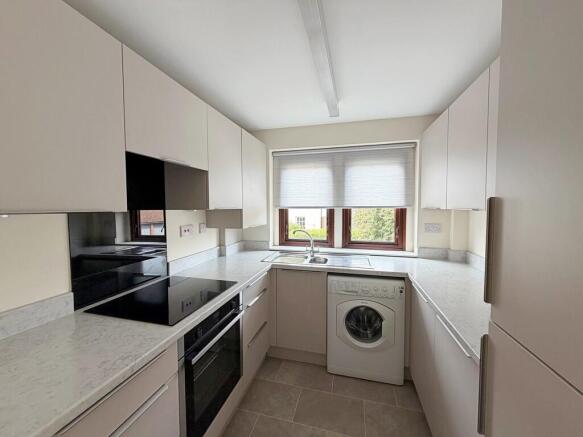 Modern Re Fitted ...