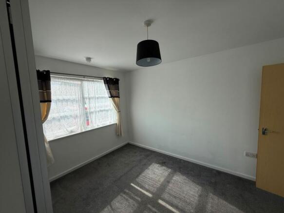 Flat 1 Elgin House, 430 Whalebone Lane North, Romford, Essex, RM6 6GE photo 4