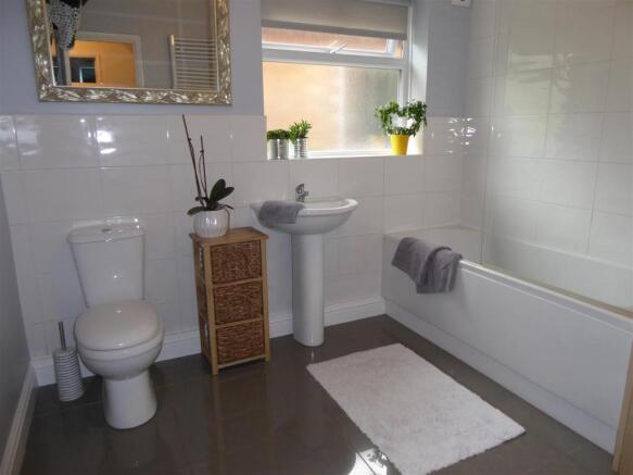 FAMILY BATHROOM