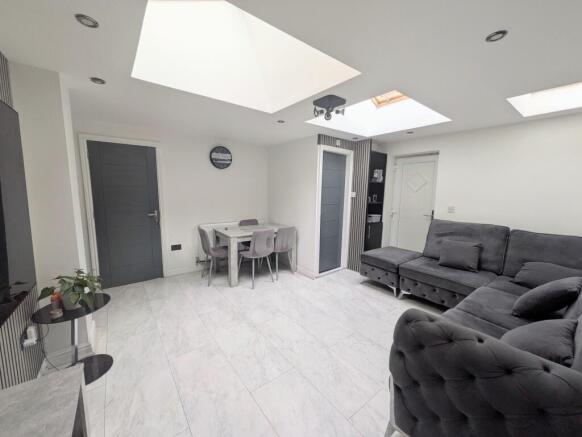 3 bed Semi-Detached for sale Image 10