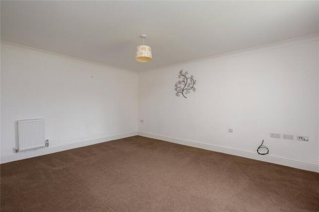 6 bed Detached for sale Image 11