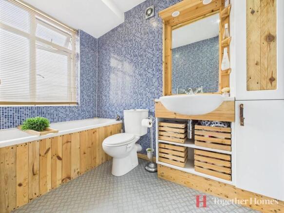 FAMILY BATHROOM
