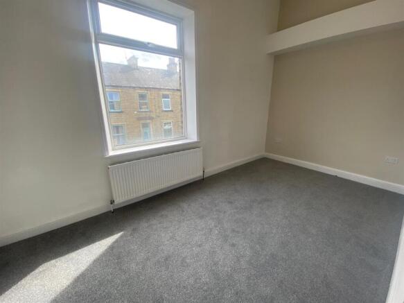 2 bed Terraced to rent Image 7