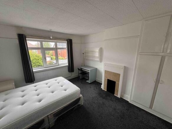 4 bed Semi-Detached to rent Image 4