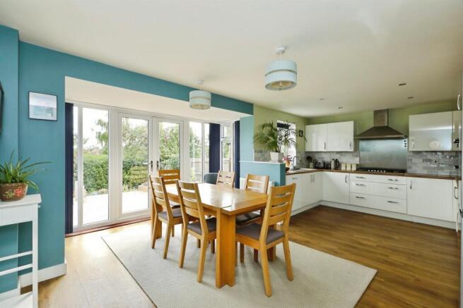 4 bed Detached for sale Image 4