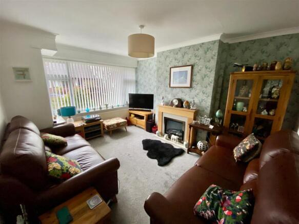 Bramleys Estate Agents - Fountain Drive - Robertto