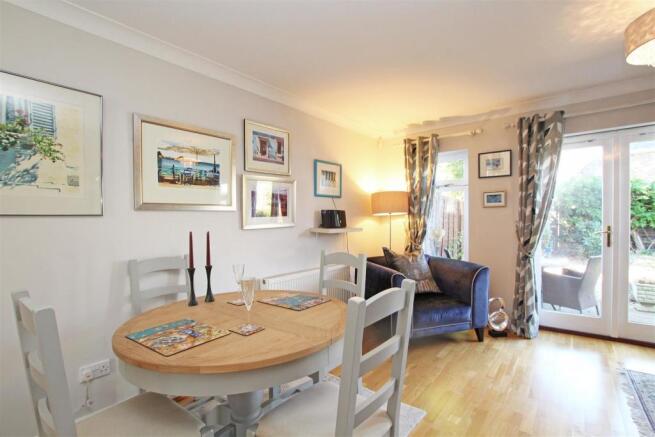 48PFR - Living room 1.jpg