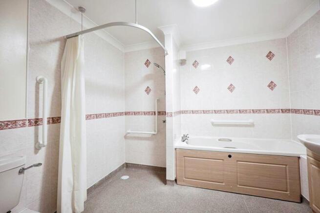 Bath/Wet Room 