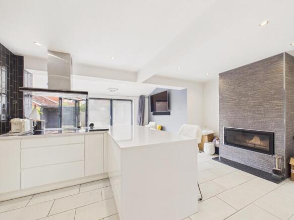 4 bed Semi-Detached for sale Image 11
