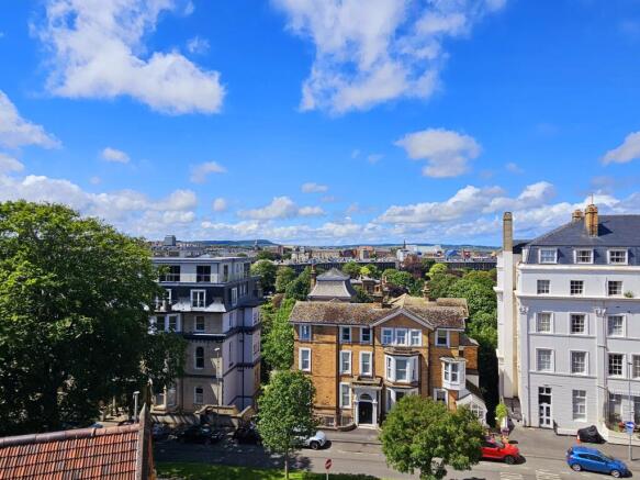 2 bed Flat for sale Image 12