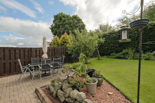 70 Belstane Rd, Carluke ML8 4BG-11.jpg