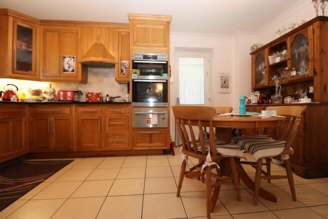 kitchen/breakfast...