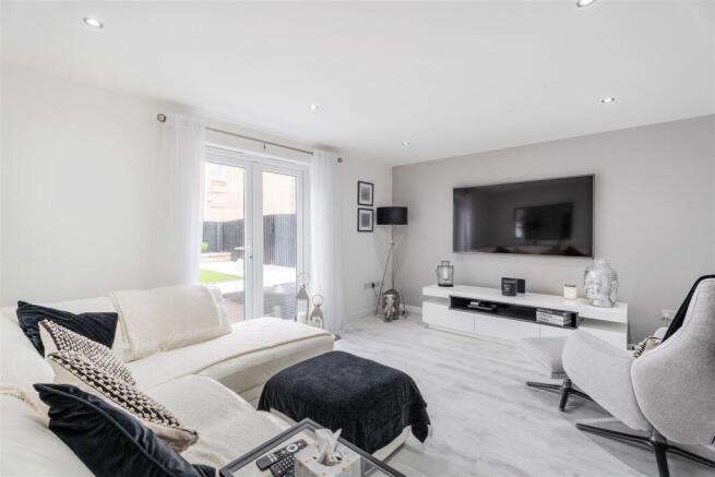 8 Shepherds Way-1.jpg