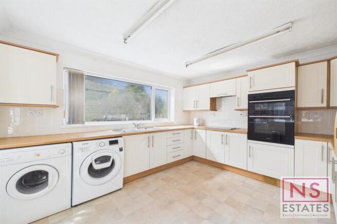 3 bed Semi-Detached for sale Image 10