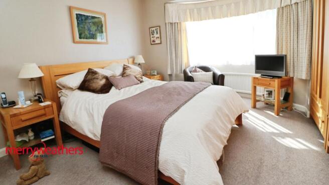 4 bed Detached for sale Image 8