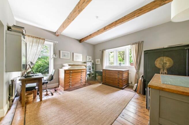 6 bed Detached for sale Image 11