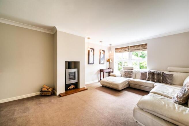 4 bed Detached for sale Image 9