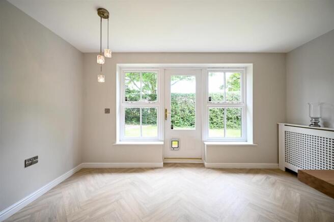 4 bed Detached for sale Image 4