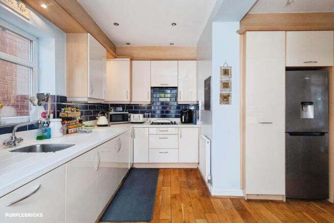 4 bed Semi-Detached for sale Image 12