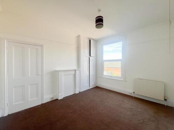 3 bed Flat to rent Image 7