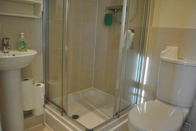 EN SUITE TO MASTER BEDROOM