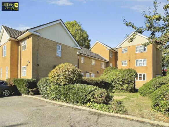 2-bed flat on Junction Road, Romford, RM1, £250,000