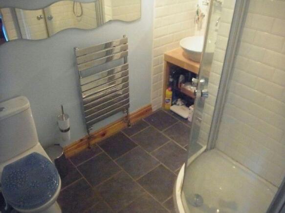 MODERN SHOWER ROOM