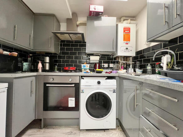 3 bed Apartment for sale Image 4