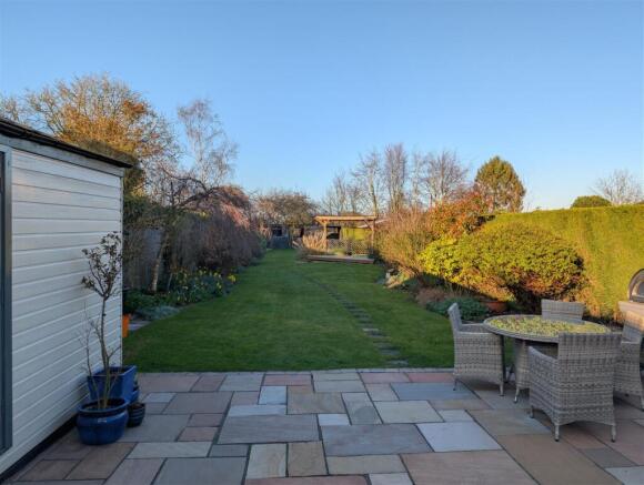 4 bed Detached Bungalow for sale Image 9